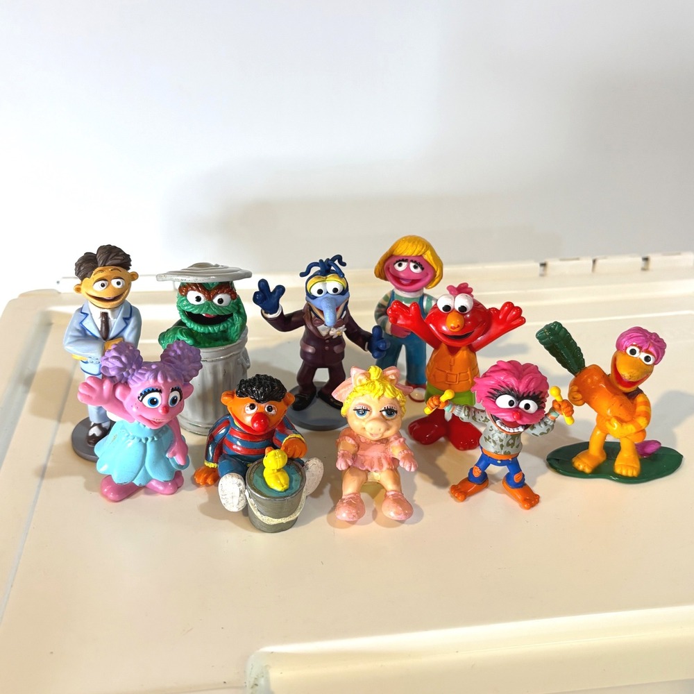 Sesame Street Muppets PVC Figure Lot 10pc Elmo Oscar Gonzo Animal Ernie Piggy